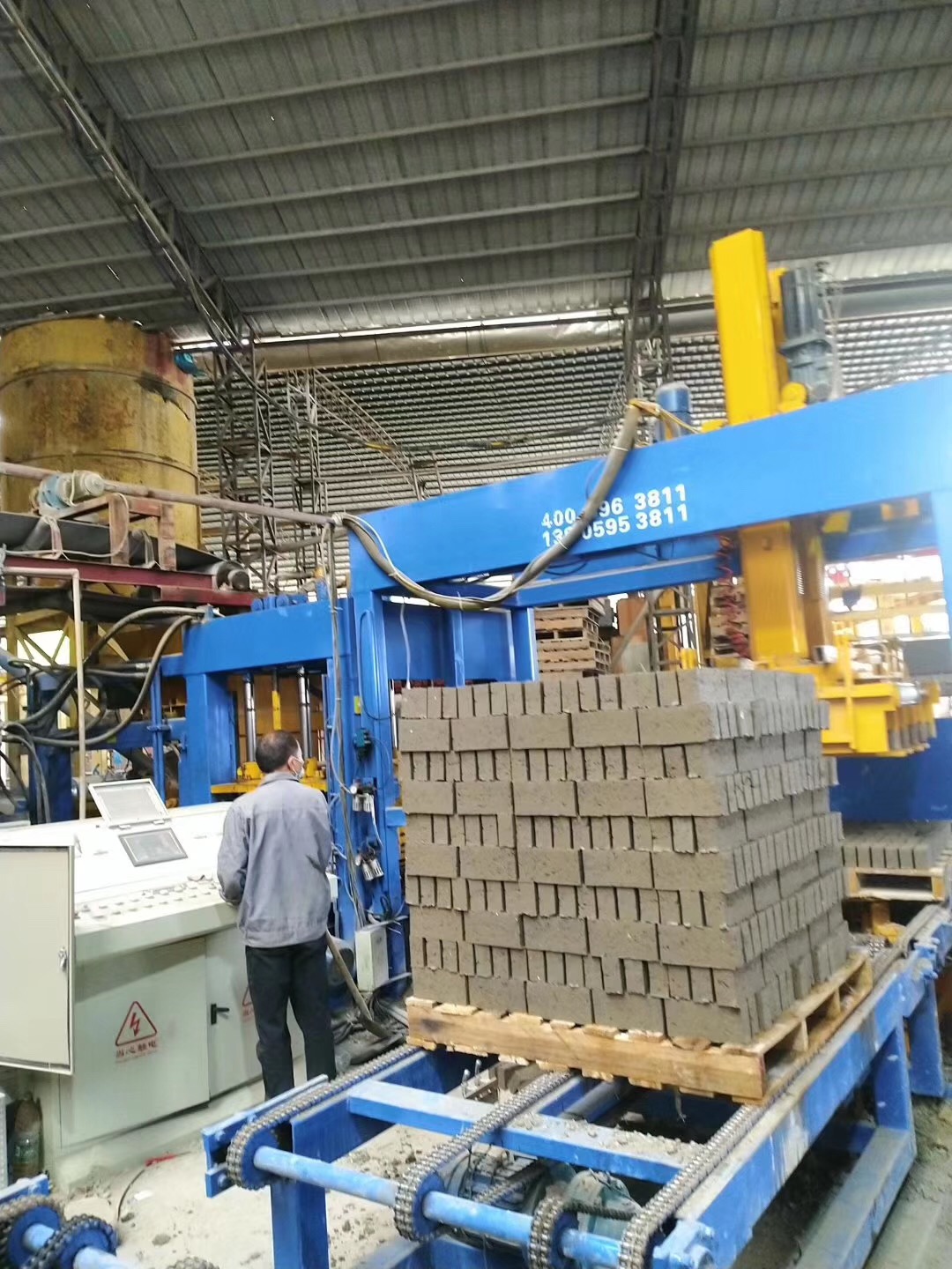 Looking for Qunfeng QT8-15 China Concrete Brick Making Machine Manufacturer 