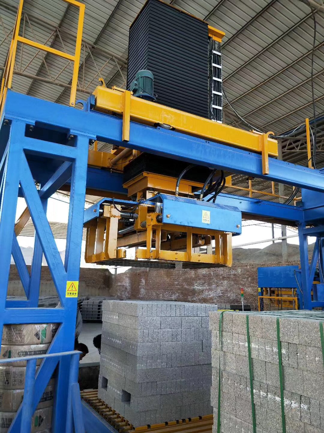 China Best Seller Yixin QT10-15 Concrete Hollow Block Production Whole Line Manufacturer